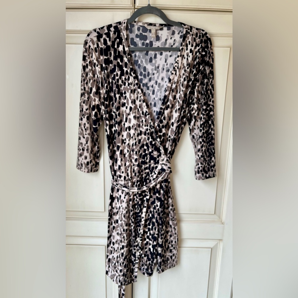 🍎 Banana Republic Black and Cream Print Midi Dress.  Large petite.